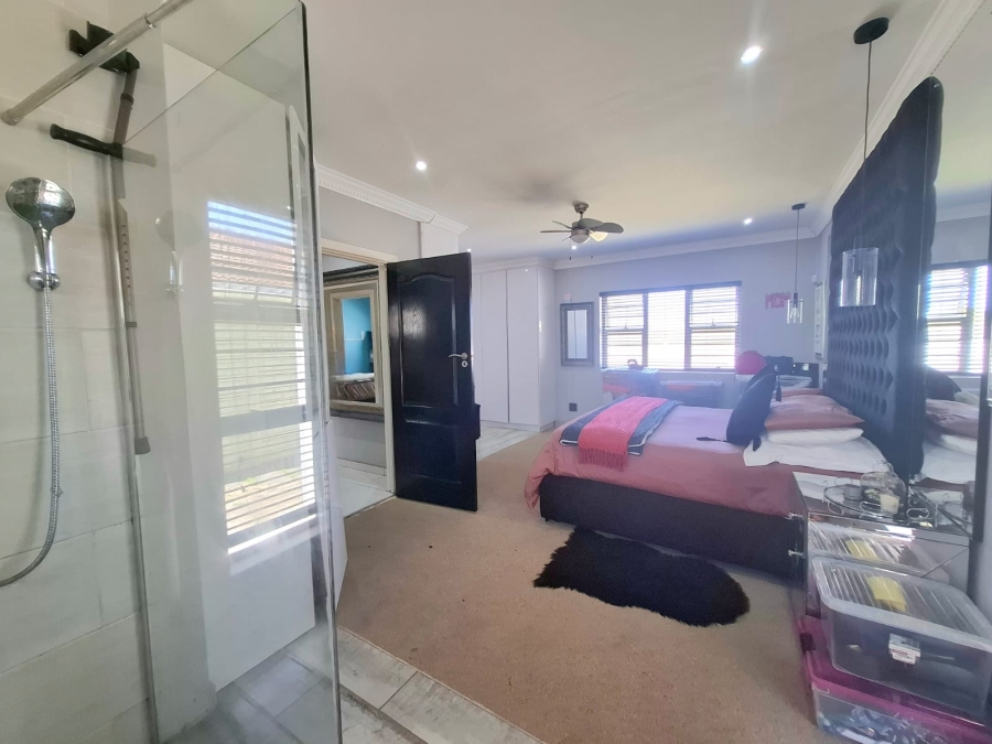 5 Bedroom Property for Sale in Gonubie Eastern Cape